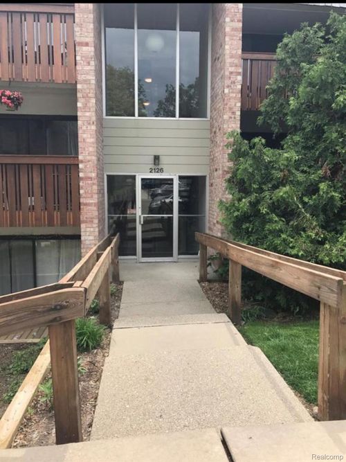303-2126 Pauline Blvd, Ann Arbor, MI, 48103-5178 | Card Image