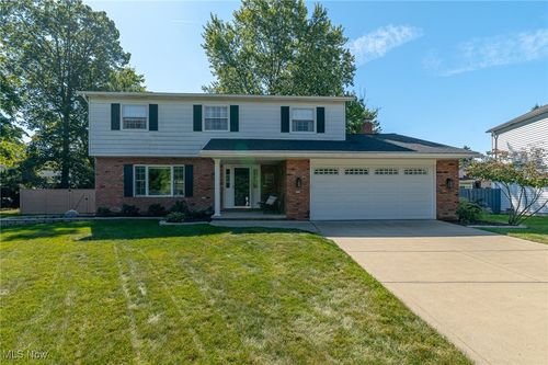 17029 Eagles Nest Cir, Strongsville, OH, 44136-6218 | Card Image