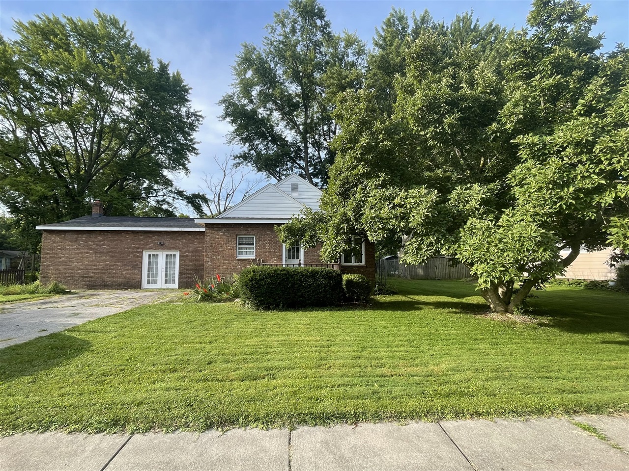 Riverside Dr, Watervliet, MI 49098
