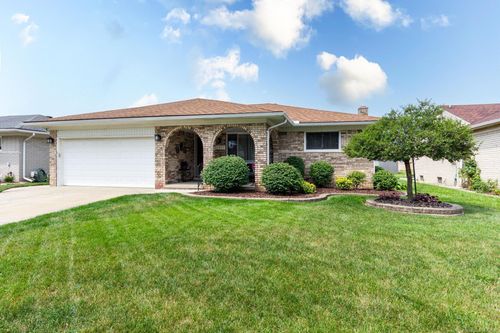35827 Rainbow Dr, Sterling Heights, MI, 48312-4154 | Card Image