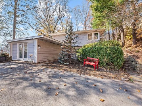 205 Lenoir Cir, Waynesville, NC, 28786-4741 | Card Image