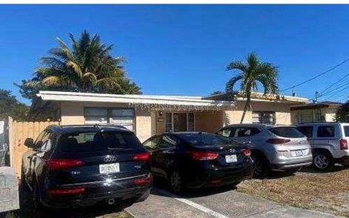 8911 Sw 34th St, Miami, FL, 33165-4240 | Card Image