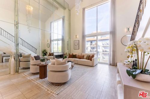 24 1/2 Northstar St, Marina del Rey, CA, 90292-7716 | Card Image