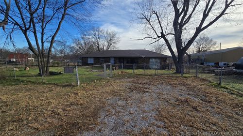 303 Chickasaw Street, Savanna, OK, 74565 | Card Image