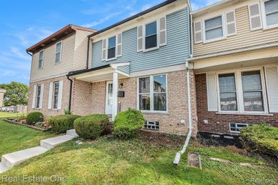 37363 Charter Oaks Boulevard, Condo with 2 bedrooms, 2 bathrooms and null parking in Clinton Twp MI | Image 2