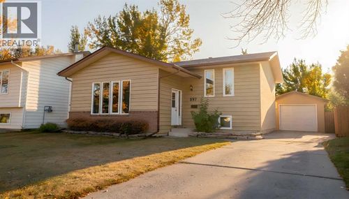897 Red Crow Blvd W, Lethbridge, AB, T1K5P5 | Card Image