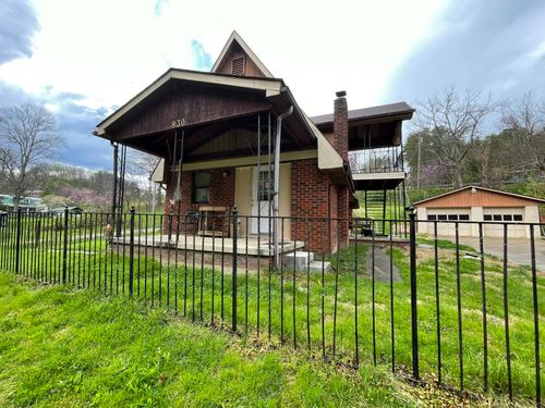 830 Old Town Branch Rd, Grayson, KY, 41143-7227 | Card Image