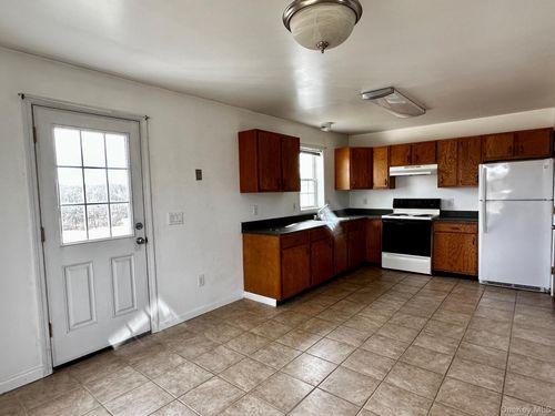 376 State Route 32 S, New Paltz, NY, 12561-3926 | Card Image