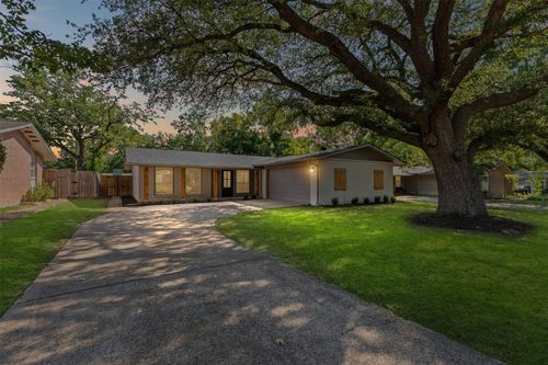 911 Wisteria Way, Richardson, TX, 75080-4027 | Card Image