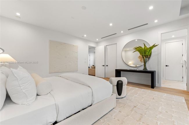4951 University Dr, Townhouse with 3 bedrooms, 5 bathrooms and null parking in Coral Gables FL | Image 21