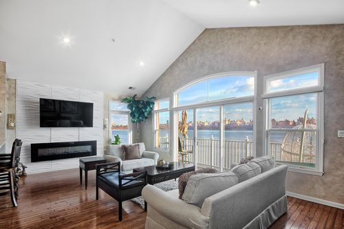 48 Lydia Dr, Guttenberg, NJ, 07093-8366 | Card Image