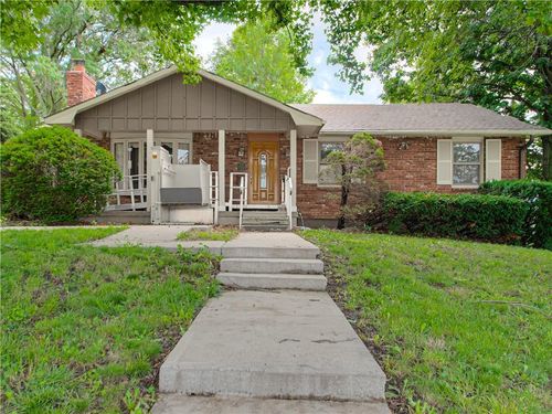 18377 Pleasant View Dr, Weston, MO, 64098-9766 | Card Image