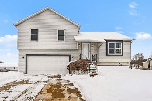 54733 Kristi Ln, Osceola, IN, 46561-9240 | Card Image