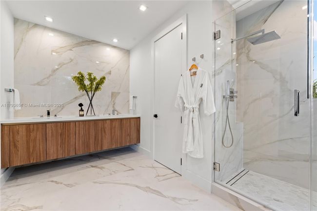 4951 University Dr, Townhouse with 3 bedrooms, 5 bathrooms and null parking in Coral Gables FL | Image 24
