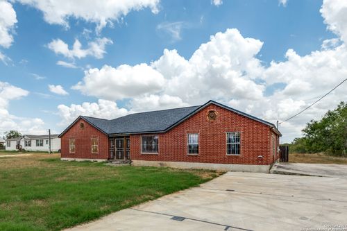 21190 Senior Rd, Von Ormy, TX, 78073-5001 | Card Image