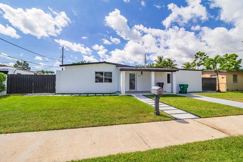 11014 Westwood Lake Dr, Miami, FL, 33165-6901 | Card Image