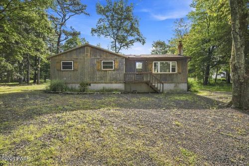 129 Amos Cir, Bushkill, PA, 18324-8834 | Card Image