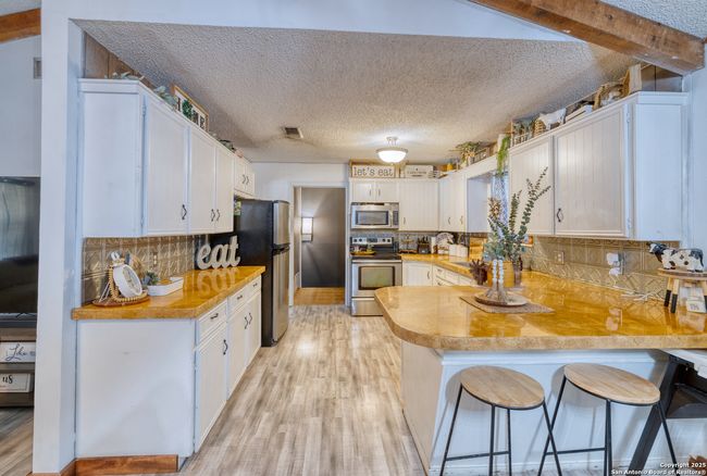 36 Pecan Dr, House other with 3 bedrooms, 3 bathrooms and null parking in Leakey TX | Image 12
