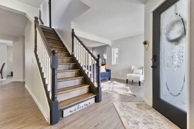 18 Mt Selkirk Place Se, House other with 5 bedrooms, 3 bathrooms and 4 parking in Calgary AB | Image 4