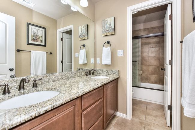 Guest Full Bathroom | Image 31