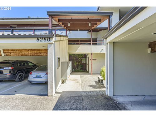 305-b1-5250 S Landing Dr, Portland, OR, 97239-5933 | Card Image