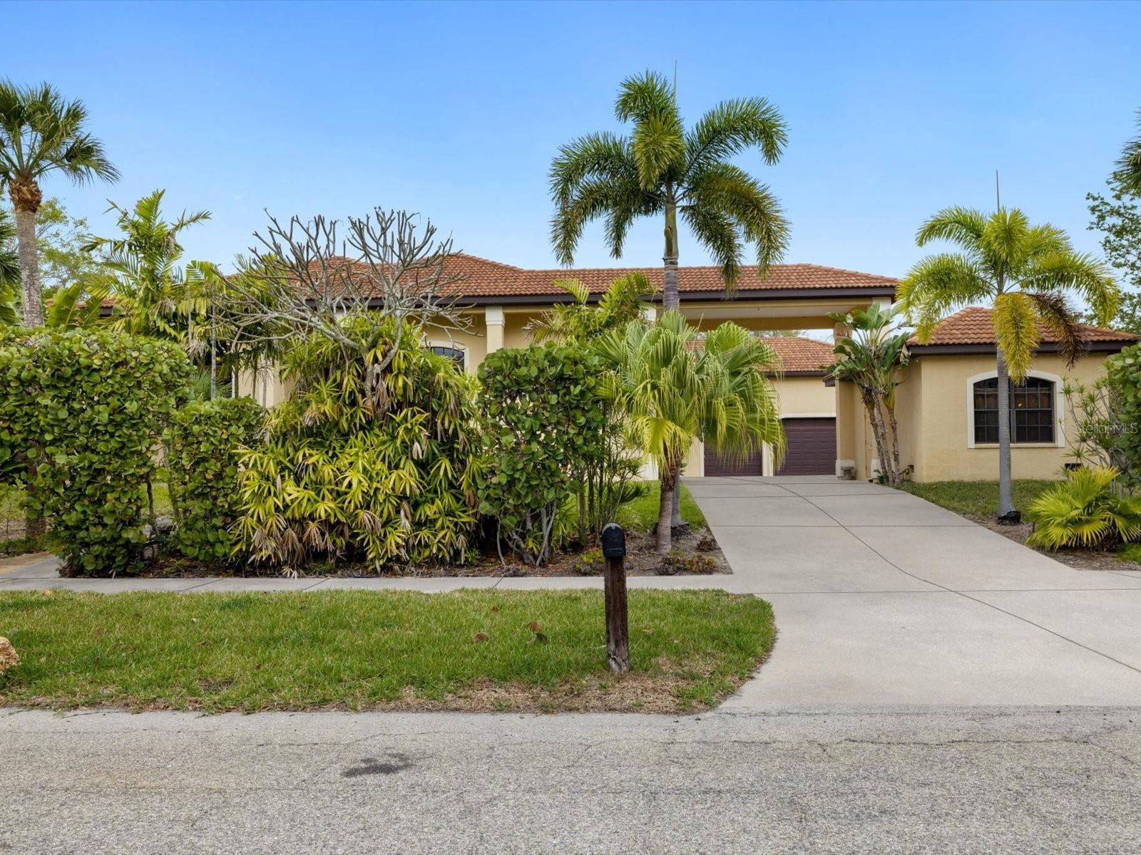 Island Cir, Sarasota, FL 34242