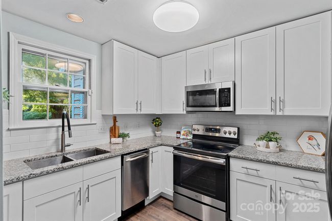 APT-5 - 3308 Selwyn Farms Ln, Condo with 2 bedrooms, 2 bathrooms and null parking in Charlotte NC | Image 9