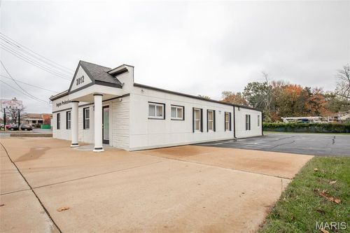 2012 Woodson Rd, Saint Louis, MO, 63114-5644 | Card Image