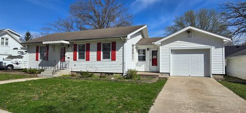 604 N Iowa St, Charles City, IA, 50616-1935 | Card Image