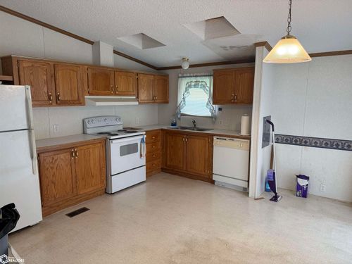 1126 Green Ave, Chariton, IA, 50049-1544 | Card Image