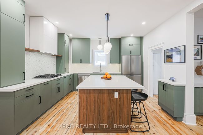 19051 Centre St, House other with 4 bedrooms, 2 bathrooms and 8 parking in Mount Albert ON | Image 9