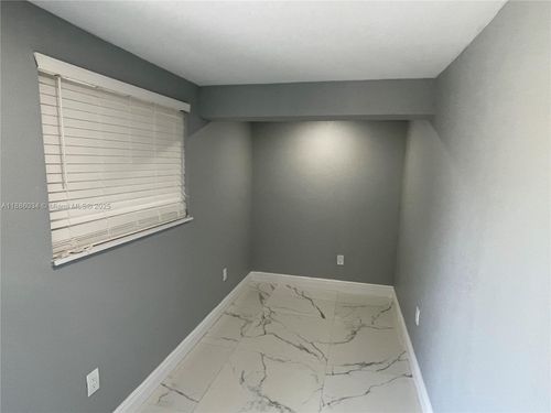 b-1221 Ne 210th Ter, Miami, FL, 33179-2028 | Card Image