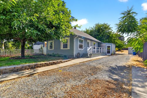 2252 Waldon St, Redding, CA, 96001-2623 | Card Image