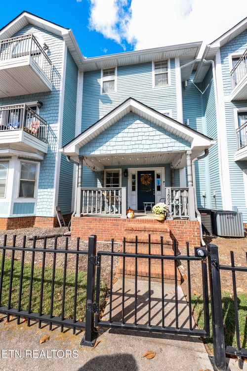 1602 Queen Anne Way, Knoxville, TN, 37916-1430 | Card Image