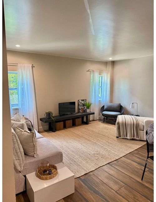 apt-g224-6211 W Northwest Hwy, Dallas, TX, 75225-3421 | Card Image