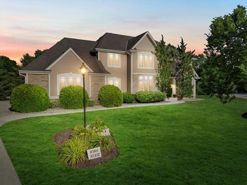 W160N5452 Westwind Drive, Menomonee Falls, WI, 53051 | Card Image