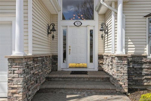 30 Redan Dr, Smithtown, NY, 11787-4409 | Card Image