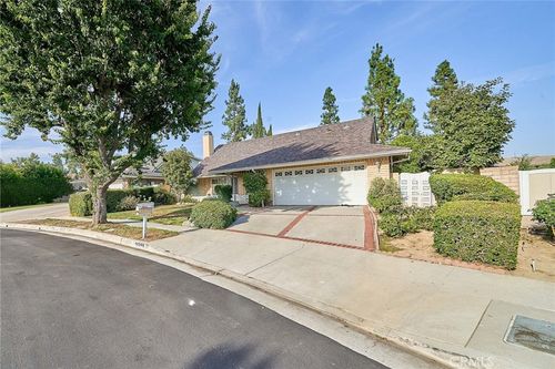 10940 Topeka Dr, Porter Ranch, CA, 91326-3323 | Card Image