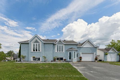 585 Blue Corner Rd, L'orignal, ON, K0B1K0 | Card Image