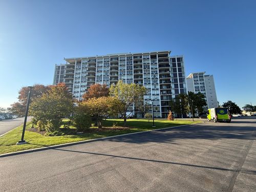 9i-8809 W Golf Road, Niles, IL, 60714 | Card Image