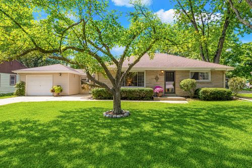 4537 N 101st St, Wauwatosa, WI, 53225 | Card Image