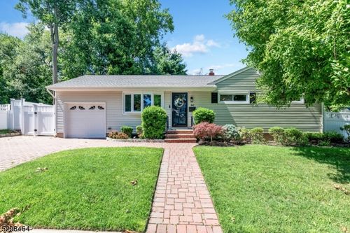 862 Manhattan Ave, Township Of Washington, NJ, 07676-4743 | Card Image