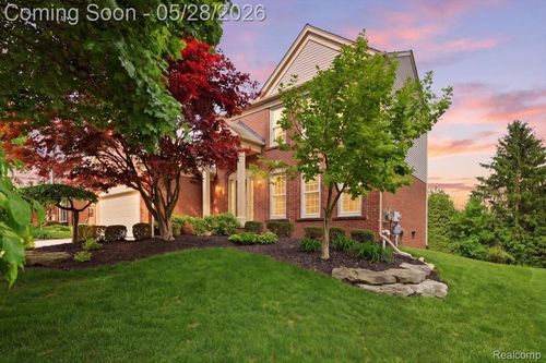 3703 Hidden Forest Dr, Lake Orion, MI, 48359-1494 | Card Image