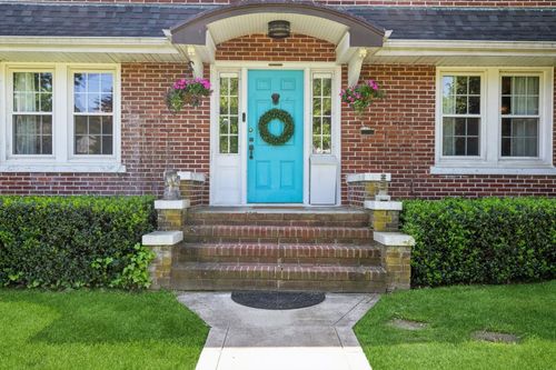 4 Cayuga Ave, E Northport, NY, 11731-1006 | Card Image