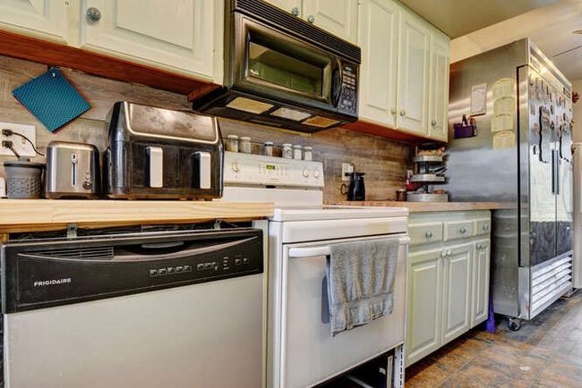225 Lockwood Rd, House other with 3 bedrooms, 2 bathrooms and 4 parking in Red Rock TX | Image 15
