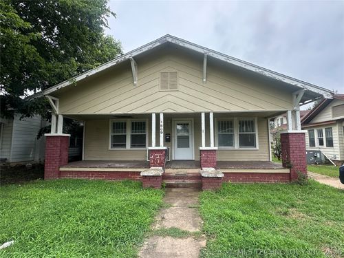 809 W Moore St, Henryetta, OK, 74437-5057 | Card Image