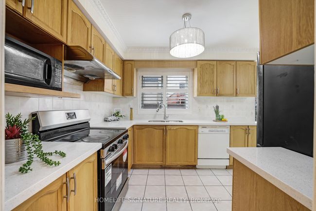 50 Marbleseed Cres, House other with 6 bedrooms, 4 bathrooms and 4 parking in Brampton ON | Image 10