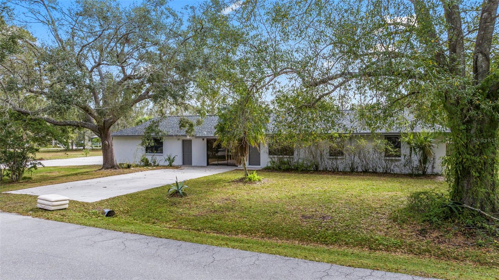 1827 Ne Darren Street, For Sale in Arcadia Zoocasa