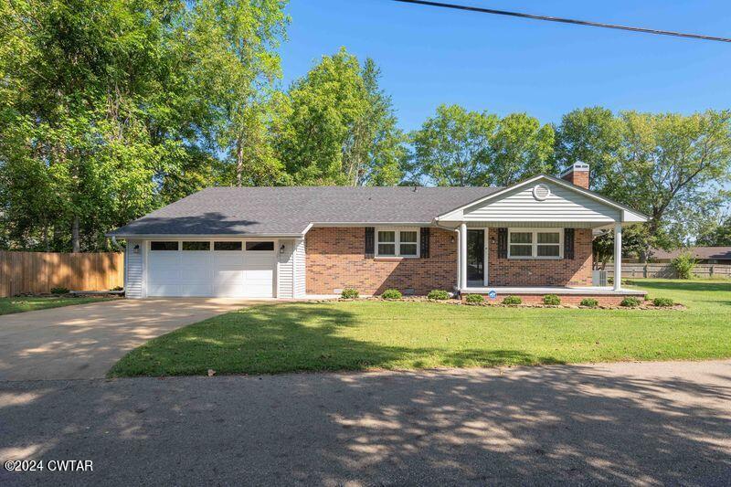 Boswell St, Lexington, TN 38351