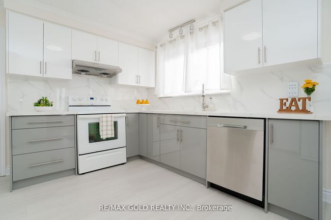 327 Balmoral Dr, House attached with 3 bedrooms, 2 bathrooms and 5 parking in Brampton ON | Image 7
